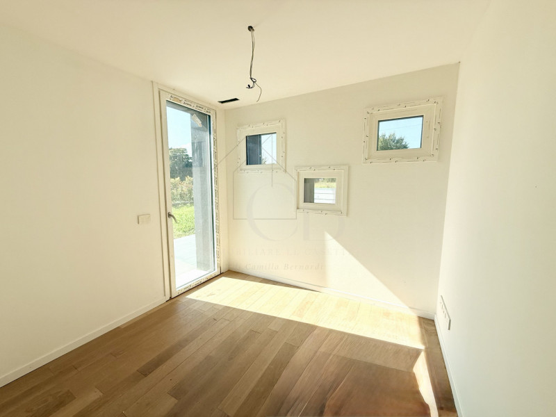 Nel cuore di Abano Terme, in posizione tranquilla ma comoda a tutti i servizi, proponiamo in vend...