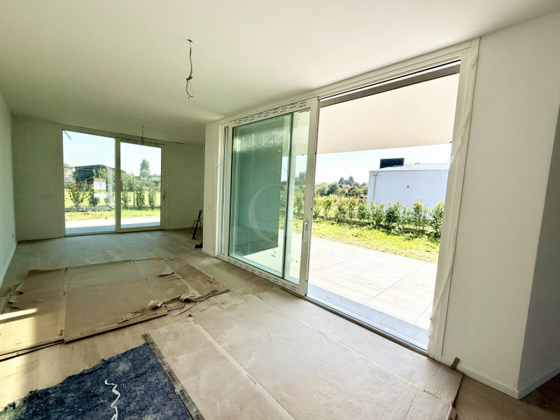 Nel cuore di Abano Terme, in posizione tranquilla ma comoda a tutti i servizi, proponiamo in vend...