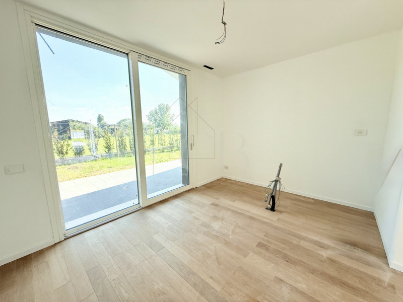 Nel cuore di Abano Terme, in posizione tranquilla ma comoda a tutti i servizi, proponiamo in vend...