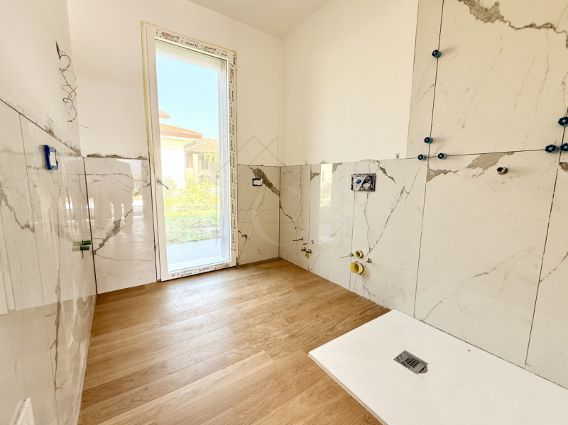 Nel cuore di Abano Terme, in posizione tranquilla ma comoda a tutti i servizi, proponiamo in vend...