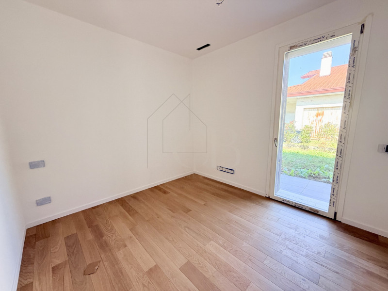 Nel cuore di Abano Terme, in posizione tranquilla ma comoda a tutti i servizi, proponiamo in vend...