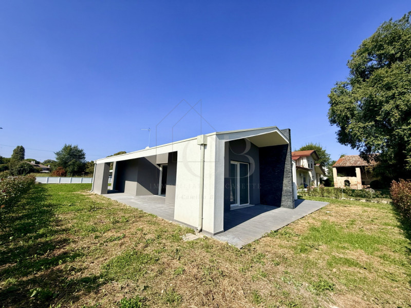 Nel cuore di Abano Terme, in posizione tranquilla ma comoda a tutti i servizi, proponiamo in vend...