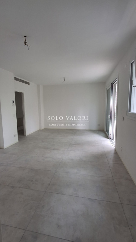 Rif. JC  (per info 3381655389 Andrea S.)

Scopri questo splendido appartamento quadrilocale situa...