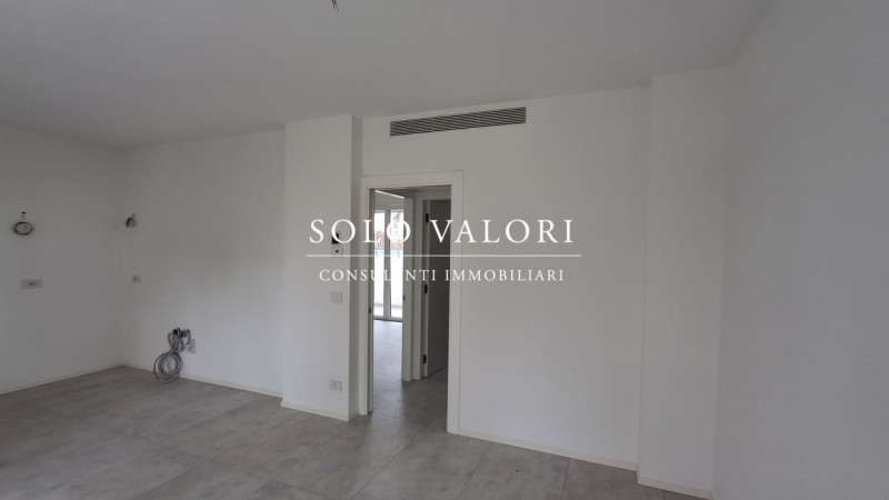 Rif. JC  (per info 3381655389 Andrea S.)

Scopri questo splendido appartamento quadrilocale situa...