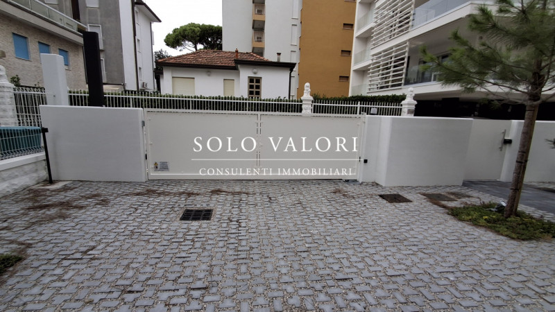 Rif. JC  (per info 3381655389 Andrea S.)

Scopri questo splendido appartamento quadrilocale situa...