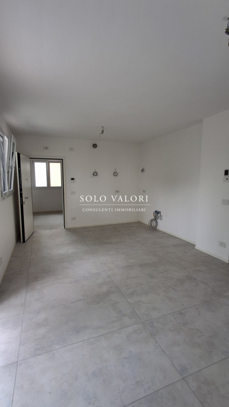 Rif. JC  (per info 3381655389 Andrea S.)

Scopri questo splendido appartamento quadrilocale situa...