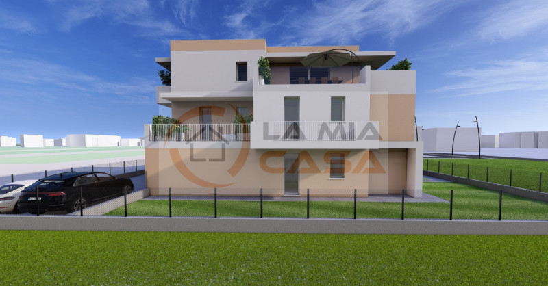 CAMPOLONGO CENTRO: appartamento situato al piano terra con scoperto di circa 130 mq dispone di zo...