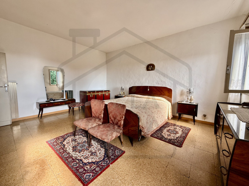 PERNUMIA – Al confine con Battaglia Terme, in splendida posizione verde e tranquilla, proponiamo ...