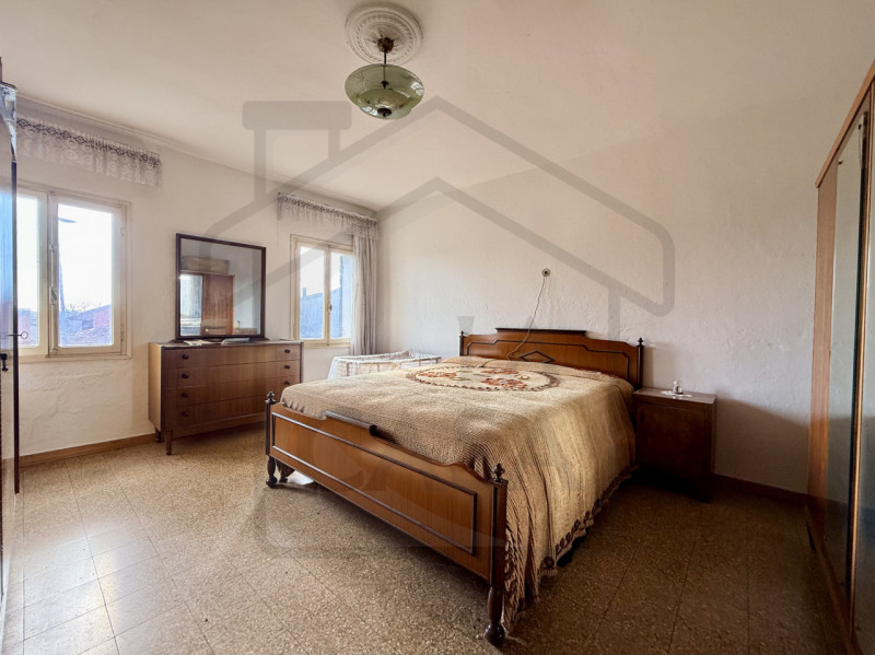 PERNUMIA – Al confine con Battaglia Terme, in splendida posizione verde e tranquilla, proponiamo ...