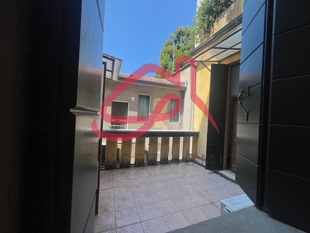 Padova (Centro Storico): a due passi dalla zona pedonale del centro storico, appartamento al prim...