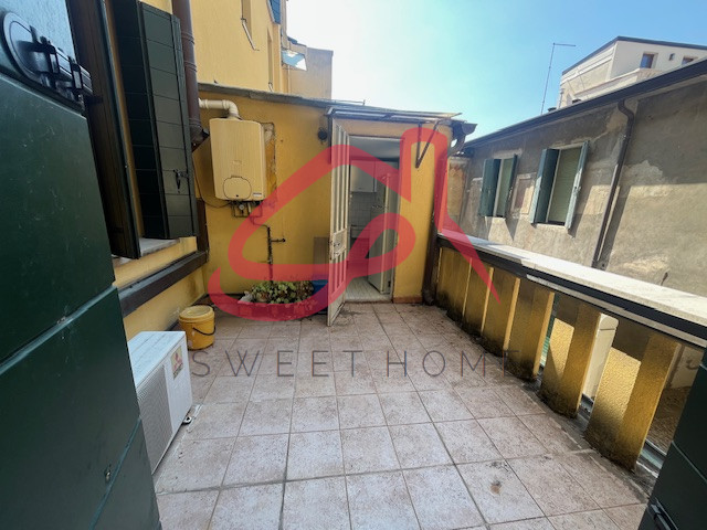Padova (Centro Storico): a due passi dalla zona pedonale del centro storico, appartamento al prim...
