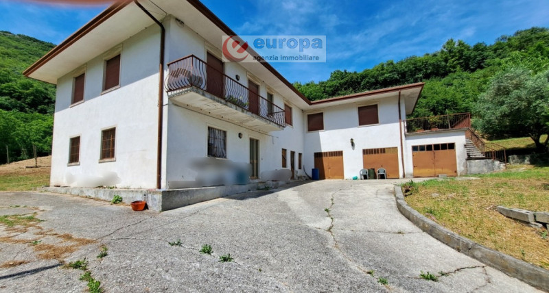 Alle pendici Sud-Est baciate dal sole dei COLLI BERICI (versante Villaga / Barbarano Vicentino), ...