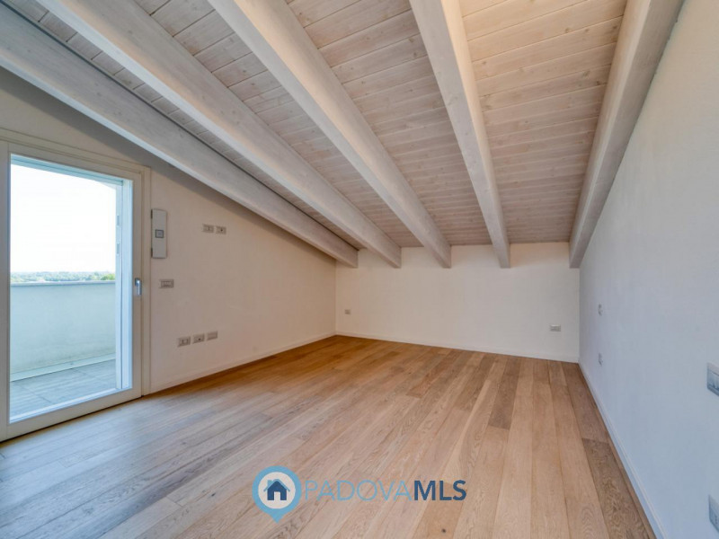 Immobile in esclusiva al Gruppo Padova MLS
VIGONZA Zona Perarolo. ATTICO recentissimo, come nuovo...
