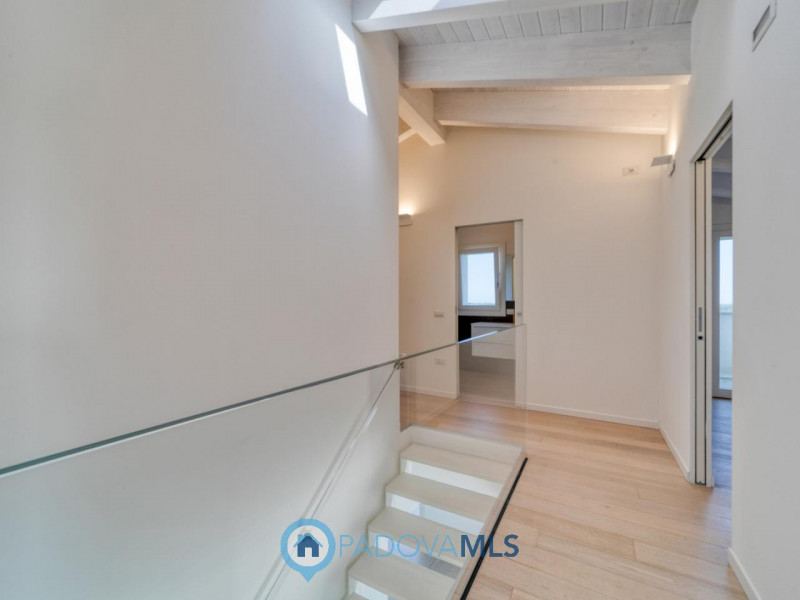 Immobile in esclusiva al Gruppo Padova MLS
VIGONZA Zona Perarolo. ATTICO recentissimo, come nuovo...
