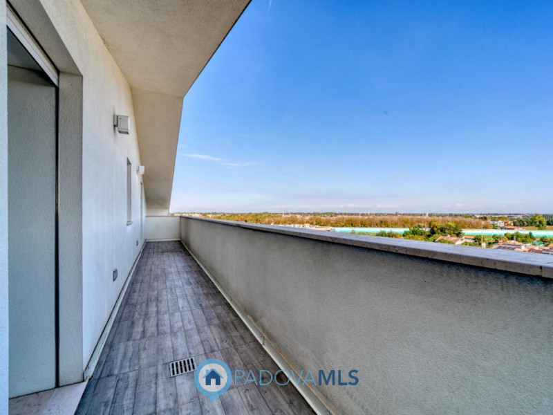 Immobile in esclusiva al Gruppo Padova MLS
VIGONZA Zona Perarolo. ATTICO recentissimo, come nuovo...