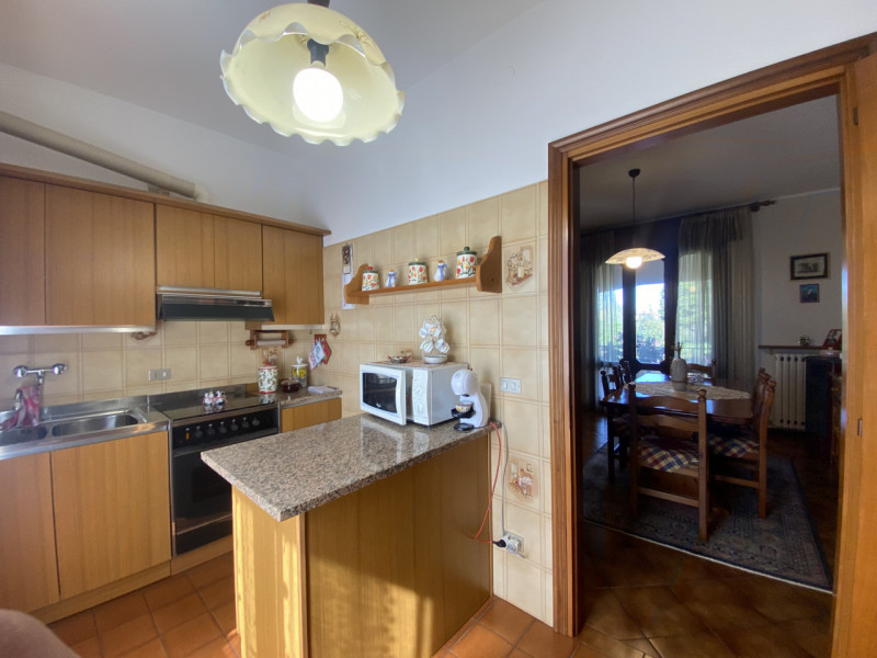 Scopri questa affascinante casa singola situata nel cuore di Zeminiana, una frazione del comune d...