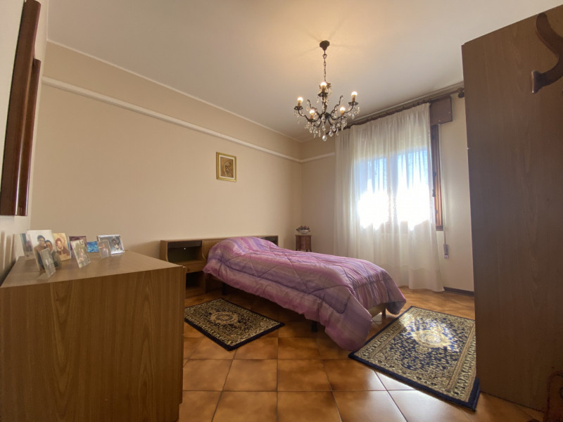 Scopri questa affascinante casa singola situata nel cuore di Zeminiana, una frazione del comune d...