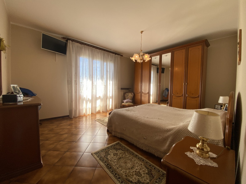 Scopri questa affascinante casa singola situata nel cuore di Zeminiana, una frazione del comune d...