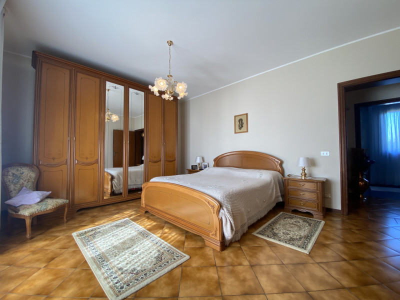 Scopri questa affascinante casa singola situata nel cuore di Zeminiana, una frazione del comune d...