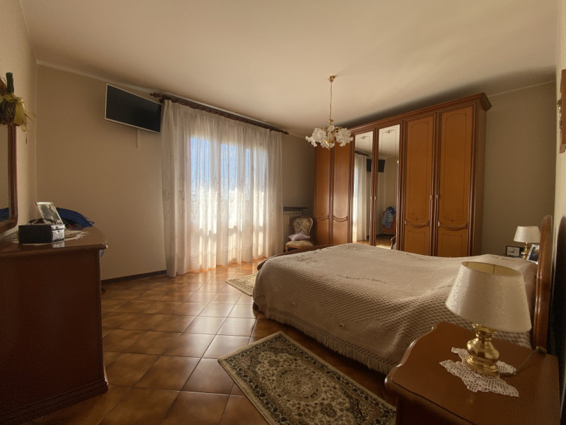 Scopri questa affascinante casa singola situata nel cuore di Zeminiana, una frazione del comune d...