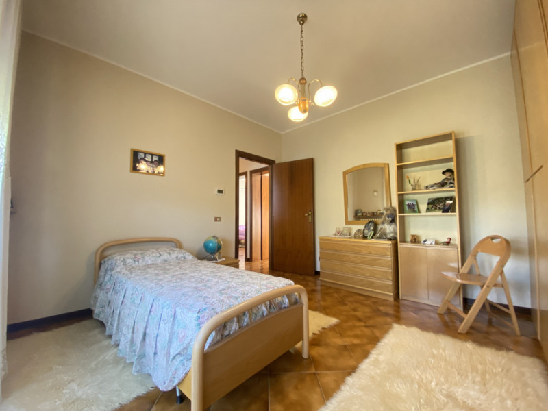 Scopri questa affascinante casa singola situata nel cuore di Zeminiana, una frazione del comune d...