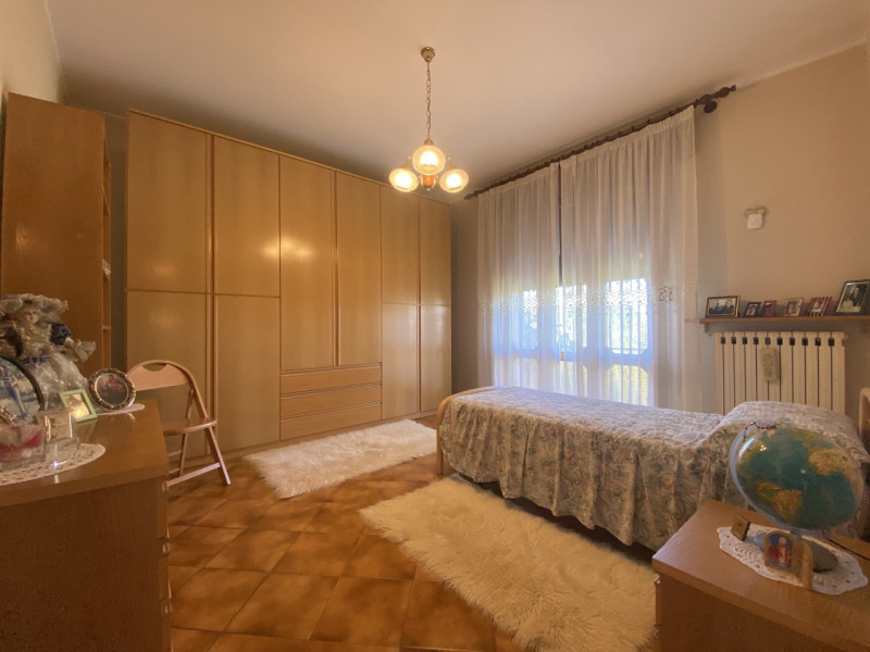 Scopri questa affascinante casa singola situata nel cuore di Zeminiana, una frazione del comune d...