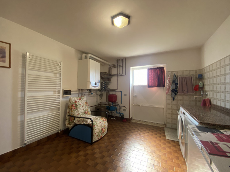 Scopri questa affascinante casa singola situata nel cuore di Zeminiana, una frazione del comune d...