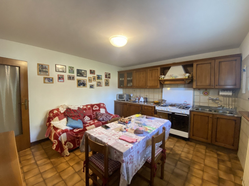 Scopri questa affascinante casa singola situata nel cuore di Zeminiana, una frazione del comune d...