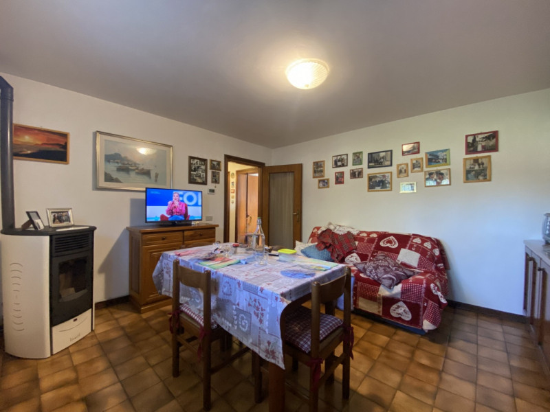 Scopri questa affascinante casa singola situata nel cuore di Zeminiana, una frazione del comune d...