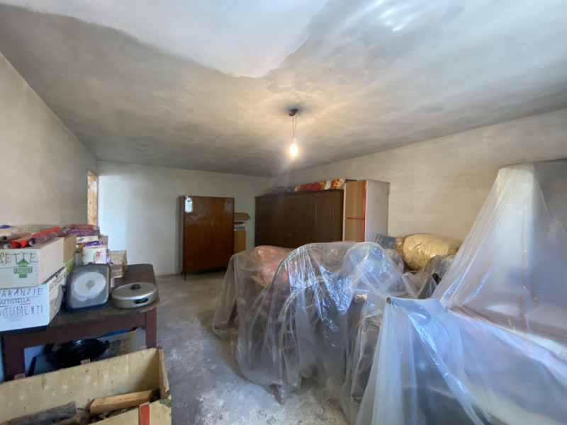 Scopri questa affascinante casa singola situata nel cuore di Zeminiana, una frazione del comune d...