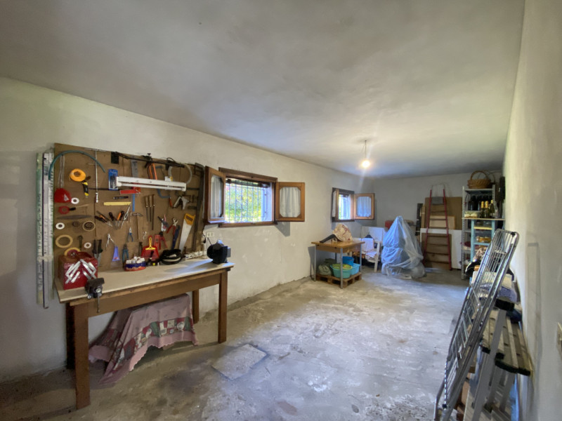 Scopri questa affascinante casa singola situata nel cuore di Zeminiana, una frazione del comune d...