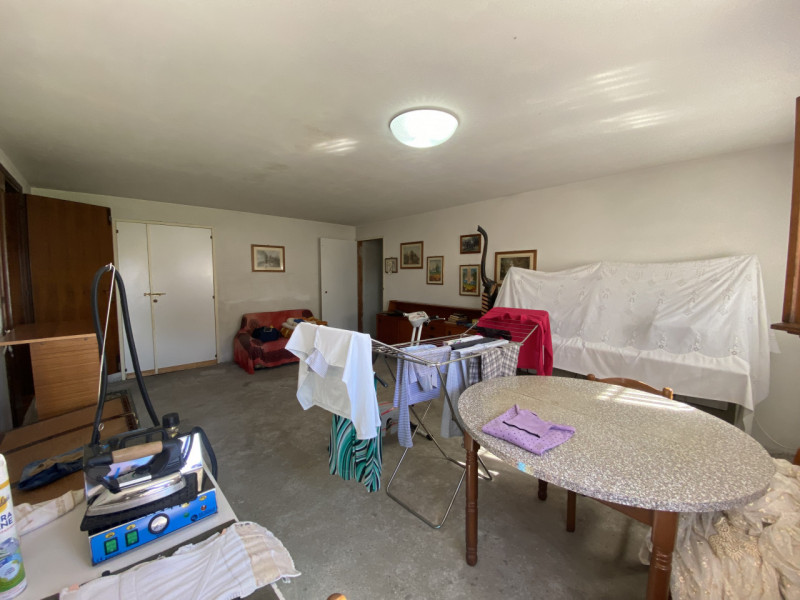 Scopri questa affascinante casa singola situata nel cuore di Zeminiana, una frazione del comune d...