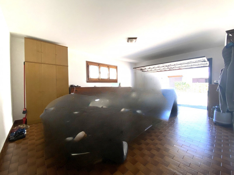 Scopri questa affascinante casa singola situata nel cuore di Zeminiana, una frazione del comune d...