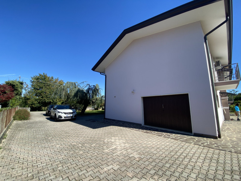 Scopri questa affascinante casa singola situata nel cuore di Zeminiana, una frazione del comune d...