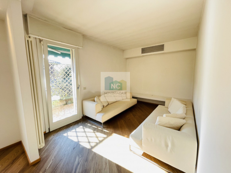 In una delle zone più ricercate di Padova, tra Santa Rita e Sant'Osvaldo, proponiamo un appartame...