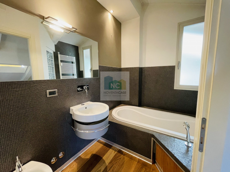 In una delle zone più ricercate di Padova, tra Santa Rita e Sant'Osvaldo, proponiamo un appartame...