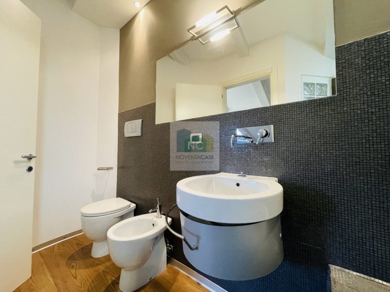 In una delle zone più ricercate di Padova, tra Santa Rita e Sant'Osvaldo, proponiamo un appartame...