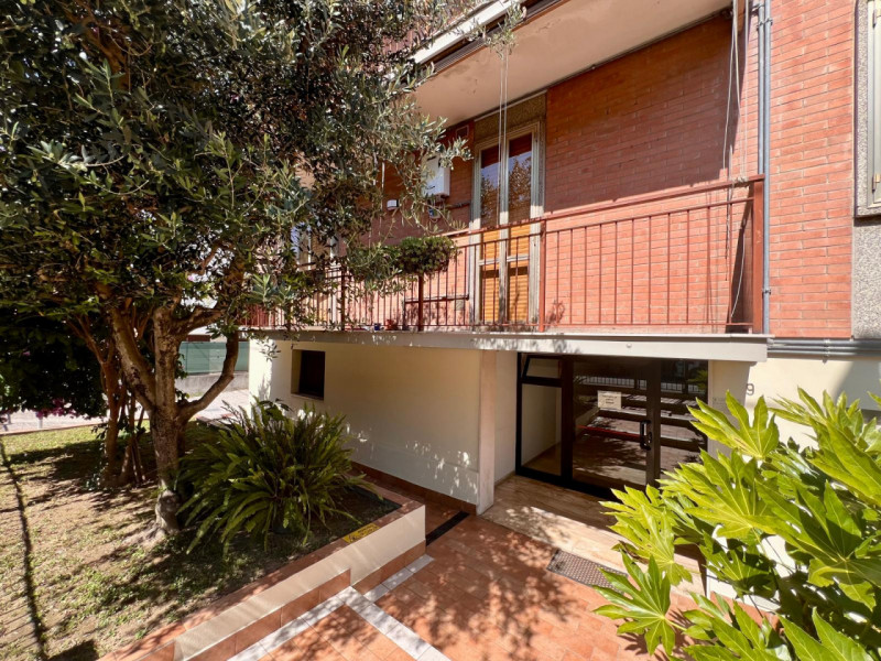 In zona tranquilla e servita della Guizza, proponiamo in locazione un luminoso appartamento situa...