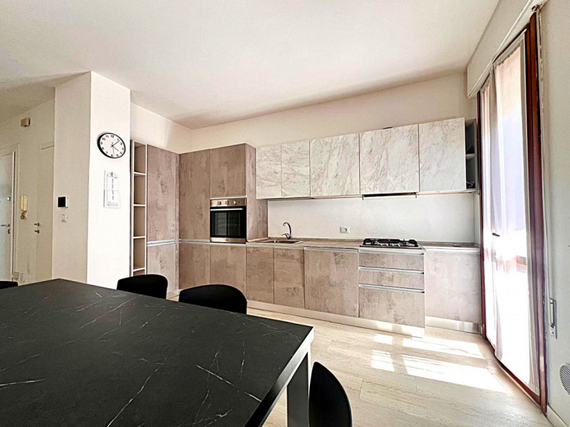 In zona tranquilla e servita della Guizza, proponiamo in locazione un luminoso appartamento situa...