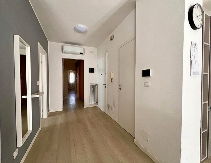 In zona tranquilla e servita della Guizza, proponiamo in locazione un luminoso appartamento situa...