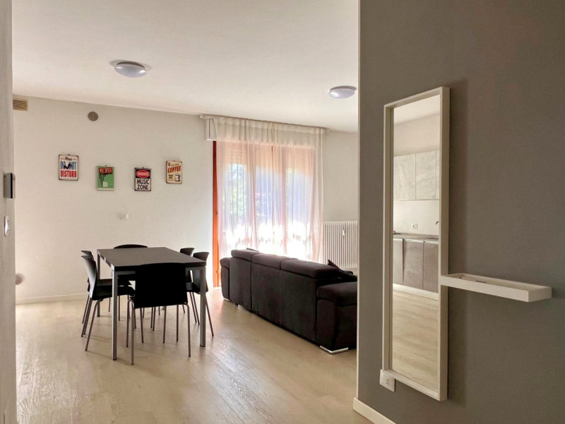 In zona tranquilla e servita della Guizza, proponiamo in locazione un luminoso appartamento situa...