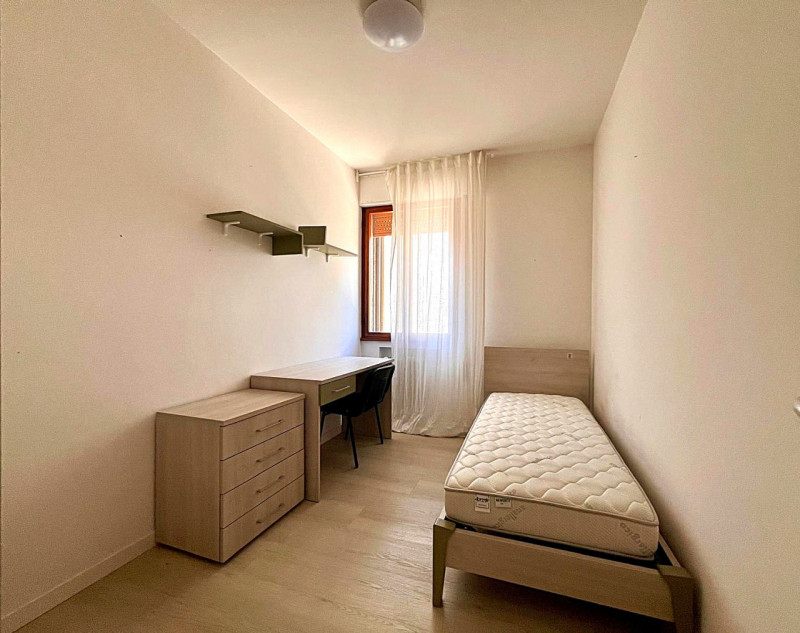 In zona tranquilla e servita della Guizza, proponiamo in locazione un luminoso appartamento situa...