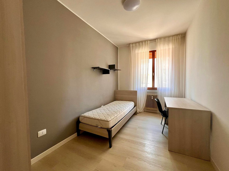 In zona tranquilla e servita della Guizza, proponiamo in locazione un luminoso appartamento situa...