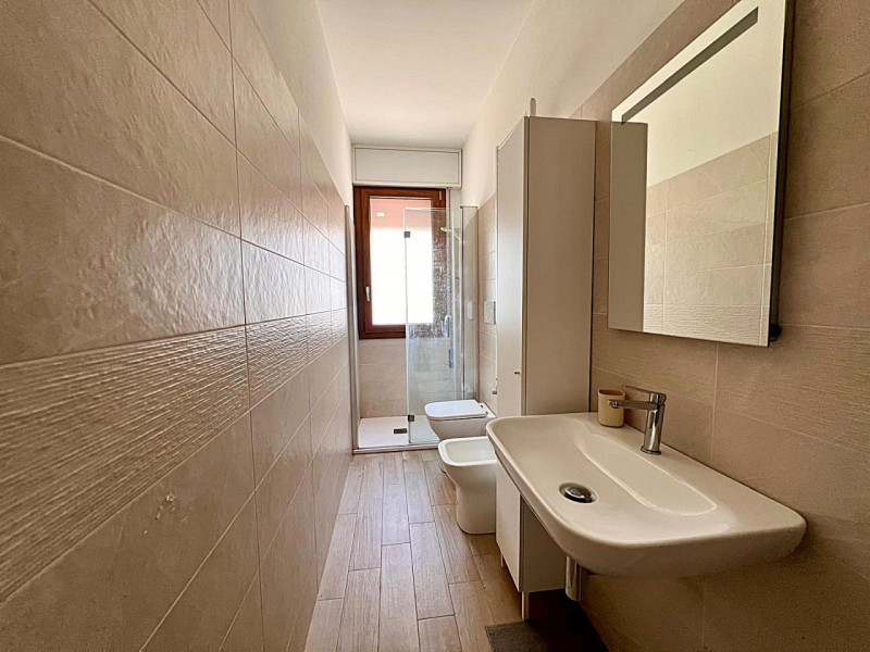 In zona tranquilla e servita della Guizza, proponiamo in locazione un luminoso appartamento situa...