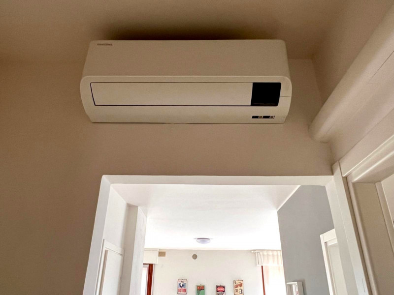 In zona tranquilla e servita della Guizza, proponiamo in locazione un luminoso appartamento situa...