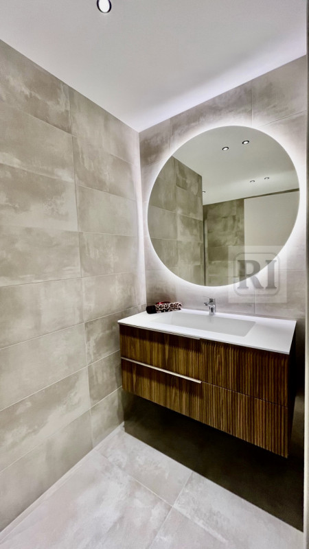 Scopri questo affascinante mini appartamento situato nel cuore di Limena di 65 mq con 30mq di ter...