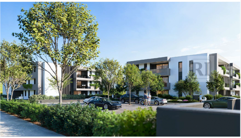 Scopri questo affascinante appartamento al piano terra di 101 mq, con una loggia di 33 mq e un am...