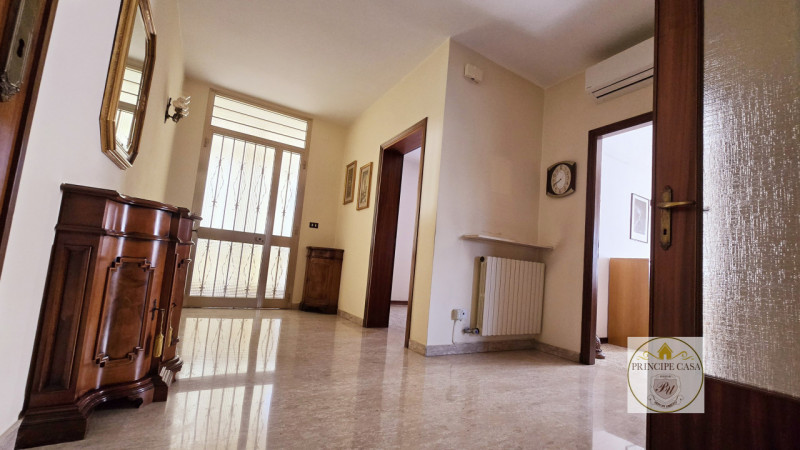 Rif. BE120 - Proponiamo bifamiliare su due livelli abitativi più un livello di servizio già abita...