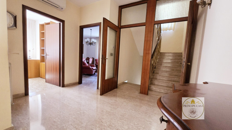 Rif. BE120 - Proponiamo bifamiliare su due livelli abitativi più un livello di servizio già abita...