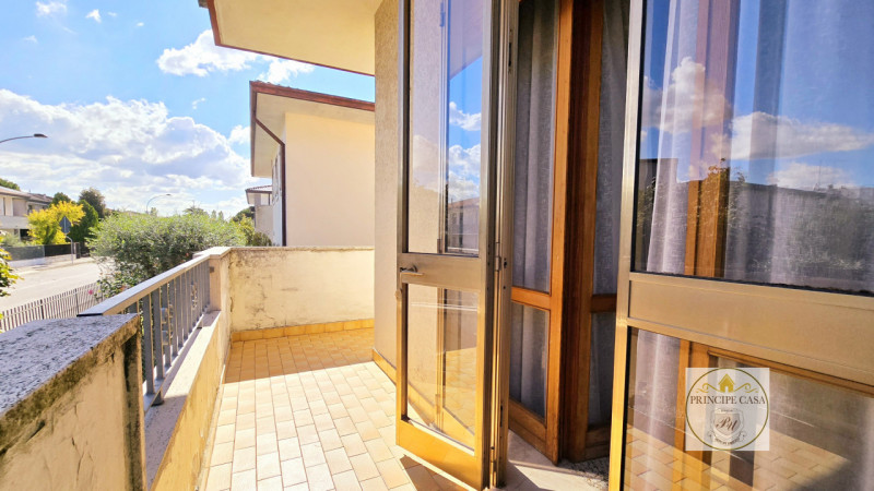 Rif. BE120 - Proponiamo bifamiliare su due livelli abitativi più un livello di servizio già abita...